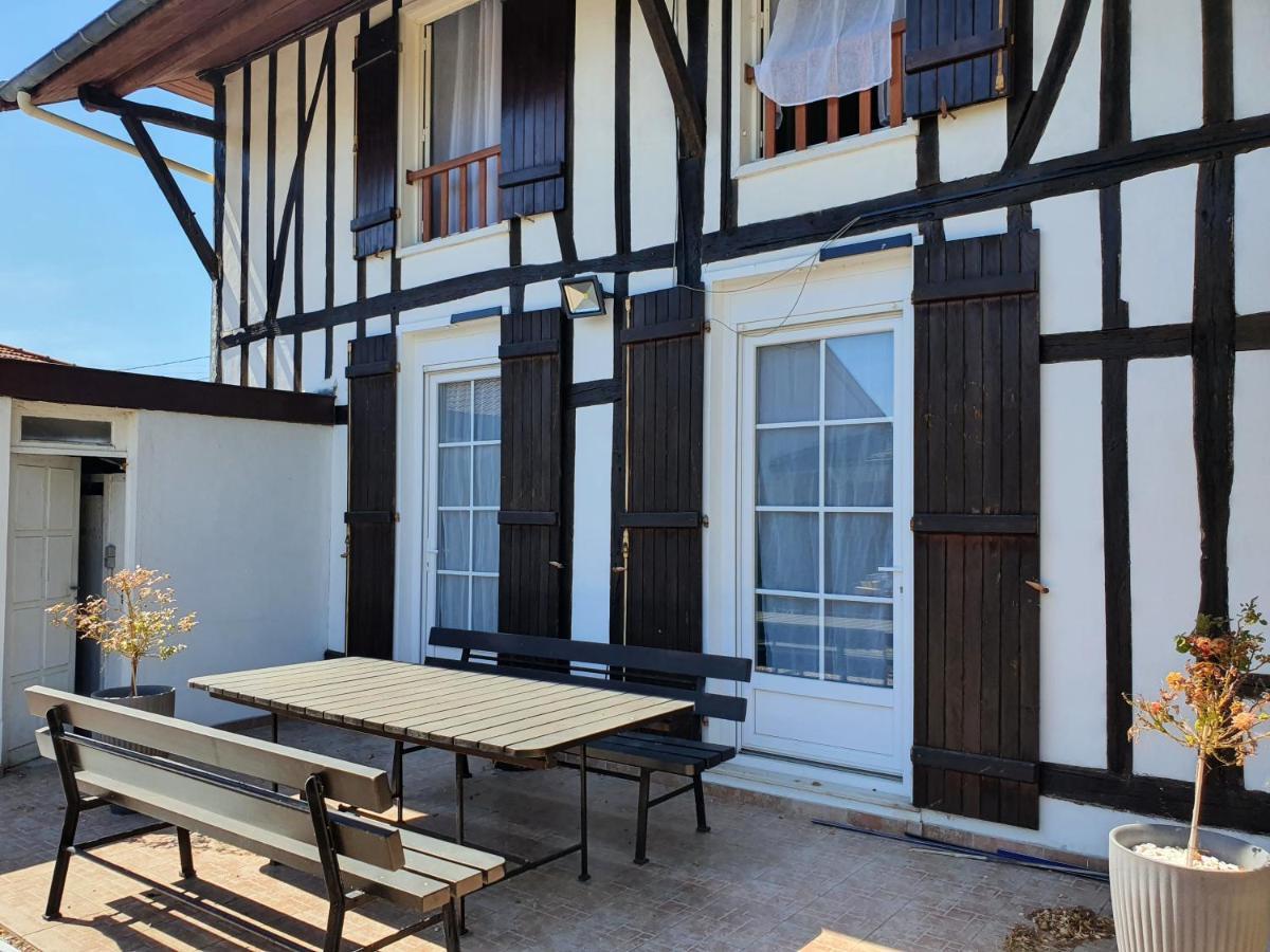 Maison A Colombages Norrois Экстерьер фото
